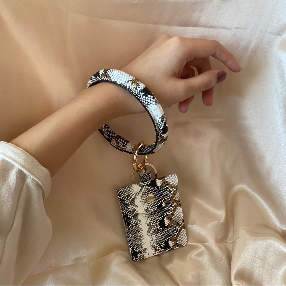 Snake Skin Print Keychain Bracelet - Picture 2 of 10